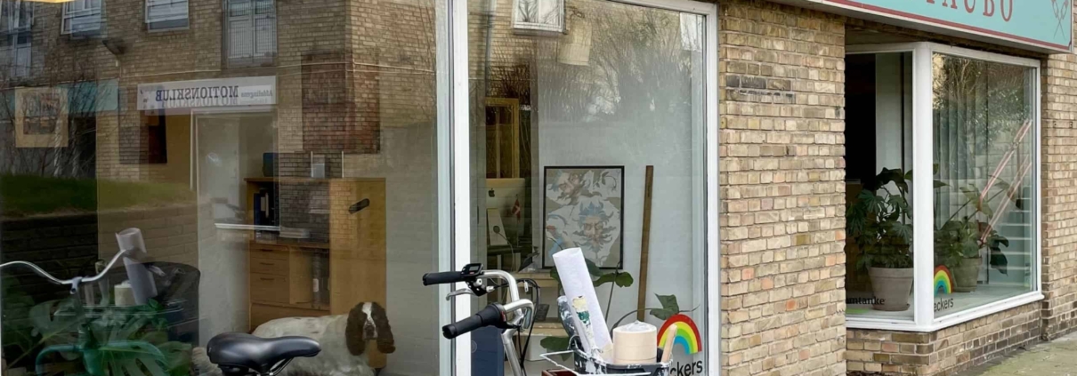 Cykel foran et malerfirma i København