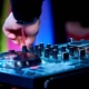 Lej en DJ til jeres fest.